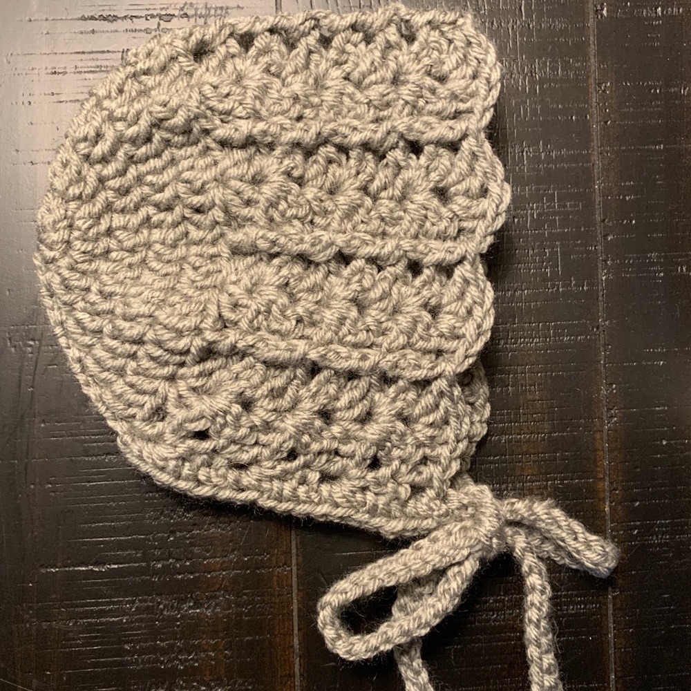 Crochet baby bonnet